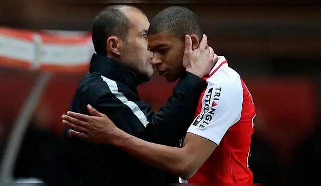 Kylian Mbappé junto al DT del Mónaco Leonardo Jardim.