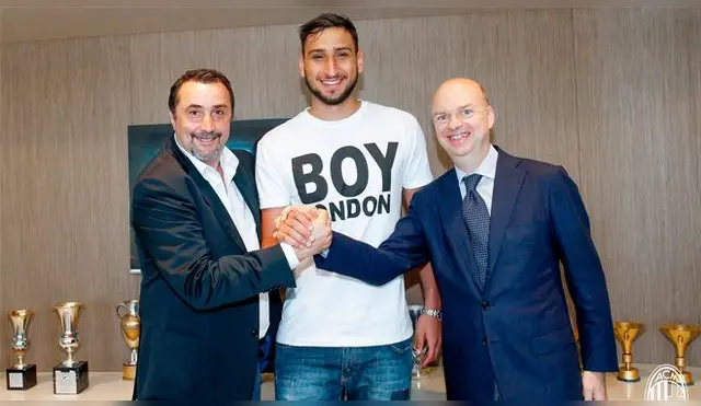  Gianluigi Donnarumma continuará en el AC Milan hasta 2012.