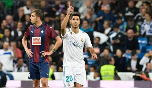 Marco Asensio celebra su gol al Eibar.