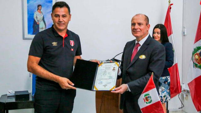 El argentino Daniel Ahmed, jefe de la Unidad Técnica de Menores de la FPF, recibió su nacionalidad peruana en noviembre