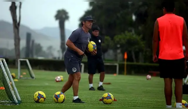 Pedro Troglio asume el papel de motivador dentro del plantel de Universitario
