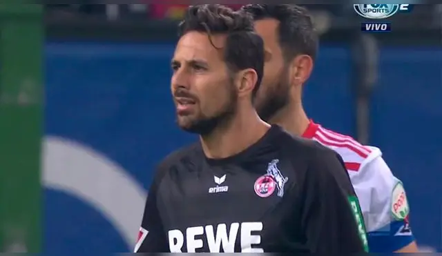 Claudio Pizarro y su celebración tras tercer triunfo seguido del Colonia por la Bundesliga [FOTOS]