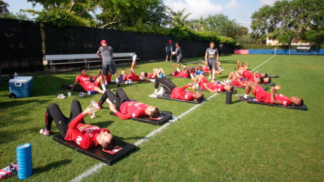 Cerrando el primer día de entrenamiento en Miami.