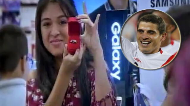 Hincha le pidió matrimonio a Aldo Corzo en frente de miles de hinchas peruanos. Captura: América TV