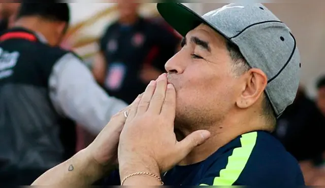 Diego Maradona dejó de ser entrenador del Al-Fujairah de la Segunda División de Emiratos Árabes Unidos tras no ascender a la máxima categoría. Diego Maradona dejó de ser entrenador del Al-Fujairah de la Segunda División de Emiratos Árabes Unidos tras no ascender a la máxima categoría.
