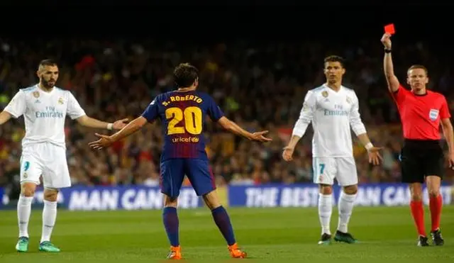 El momento de la expulsión en el clásico.