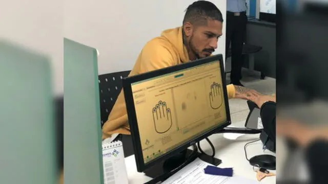 Paolo Guerrero recibió Pasaporte Electrónico previo a su viaje a Suiza para reunirse con presidente de la FIFA [FOTO Y VIDEO]