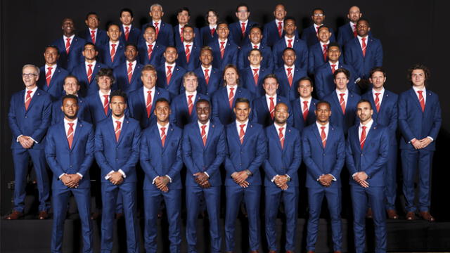 Jugadores de la Selección Peruana deslumbran con los ternos.