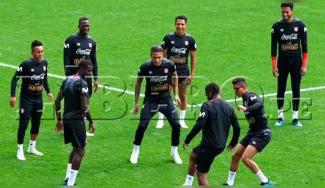 Paolo Guerrero volvió a estar en la banca de suplentes en el entrenamiento de hoy. Foto: Hugo Díaz / Líbero