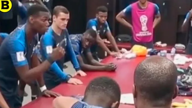 Previo al partido de la final Paul Pogba reunió a sus compañeros para decirle que estaba a '90 minutos de hacer historia'.