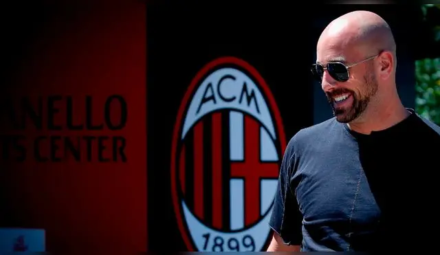 Pepe Reina llegó a las instalaciones del AC Milan para incorporarse a su nuevo club. Foto: AC Milan