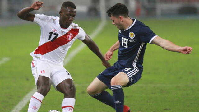 Luis Advíncula será el dueño de la banda derecha. 