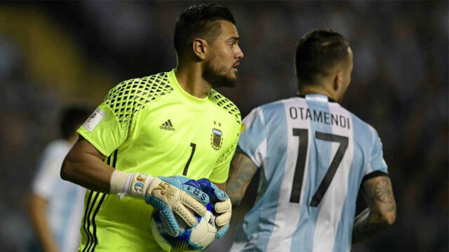 Sergio Romero durante un partido de la Selección Argentina.