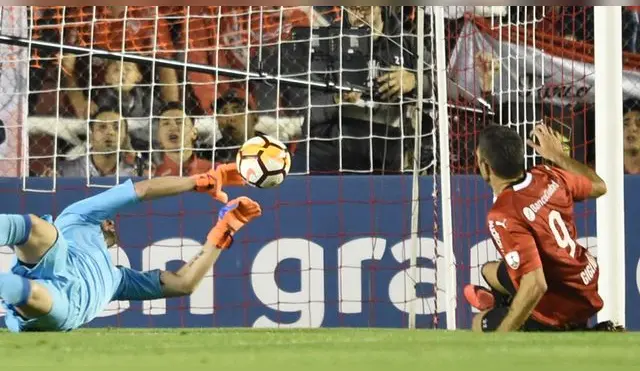 Franco Armani se luce con imposible atajada ante Independiente