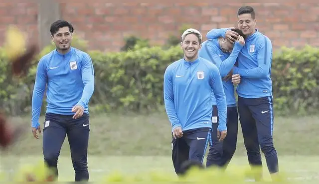 Maximiliano Lemos, Alejandro Hohberg y Gonzalo Godoy durante un entrenamiento de Alianza Lima.