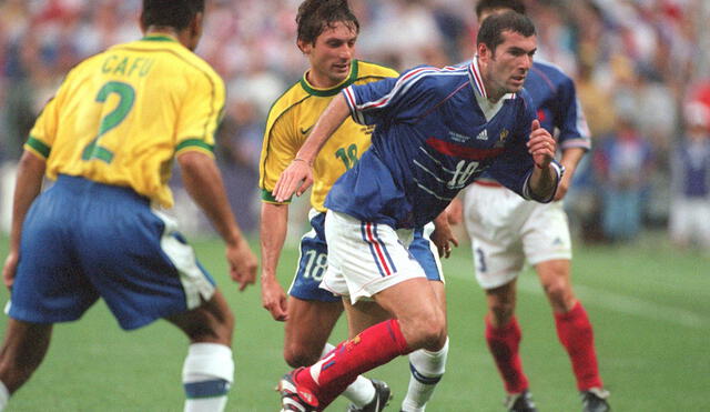 Zinedine Zidane anotó dos goles en la final de Francia 1998 ante Brasil. 