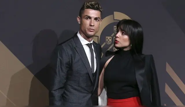 Cristiano Ronaldo junto a su hermosa novia, la española Georgina Rodríguez. 