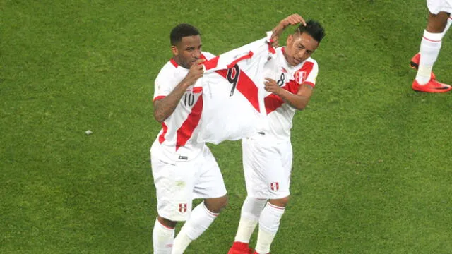 Jefferson Farfán celebra su gol ante Nueva Zelanda. 