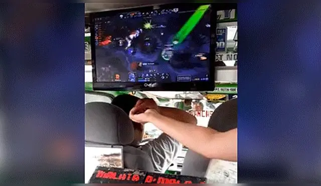Facebook | Dota 2: cobrador de combi implementa monitor para jugar mientras trabaja