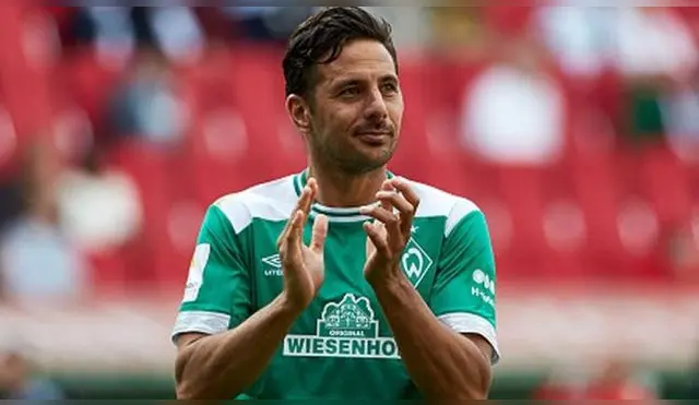Claudio Pizarro se quedaría tres años más en Werder Bremen, según Frank Baumann gerente deportivo 