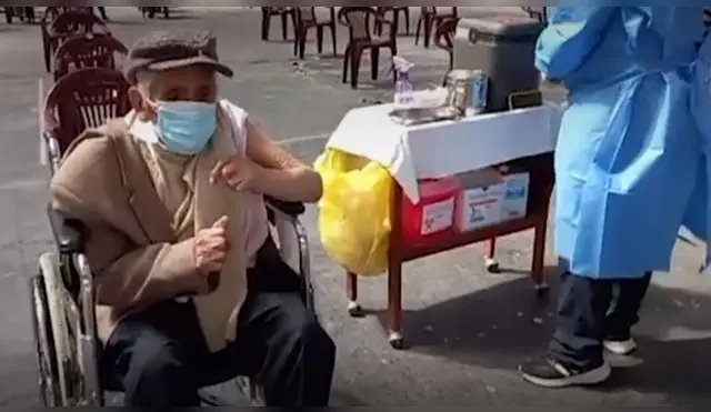 Anciano de 102 años bailó carnaval tras recibir segunda dosis contra la COVID-19