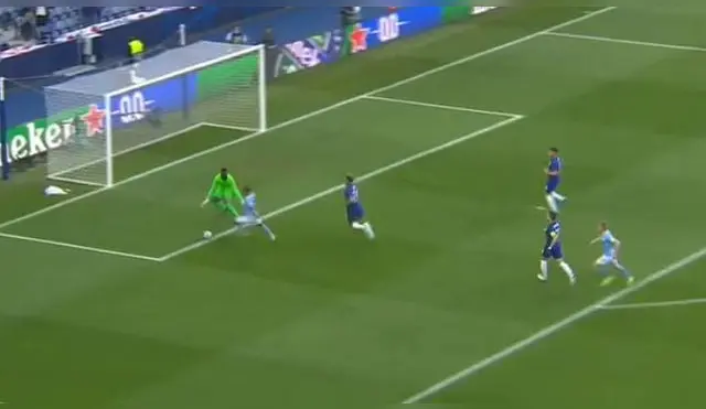 Raheem Sterling se perdió el 1-0 tras pase largo de Ederson