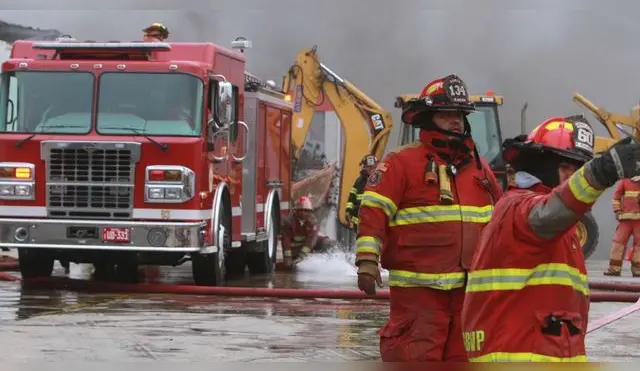 Congreso: aprueban otorgar pensión mensual y vitalicia a bomberos del Perú