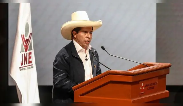 Pedro Castillo deberá sacarse su sombrero chotano durante entonación de himno nacional.