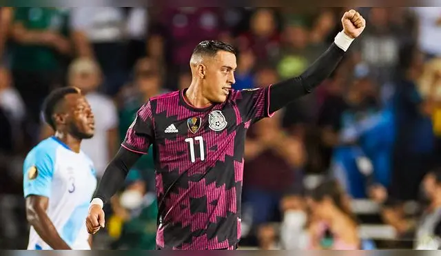 El delantero mexicano se defendió de las críticas.
