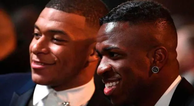 Kylian Mbappé junto a Vinicius Junior en una ceremonia de gala Kylian Mbappé junto a Vinicius Junior en una ceremonia de gala