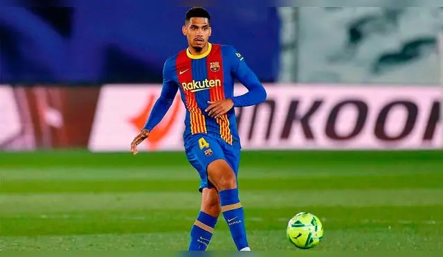 Ronald Araújo es central habitual para Xavi Hernández.