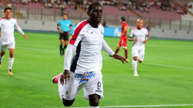 Aké Loba llegó al fútbol peruano con 17 años.