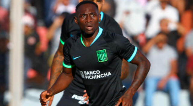 Cristian Zuñiga jugando con Alianza Lima