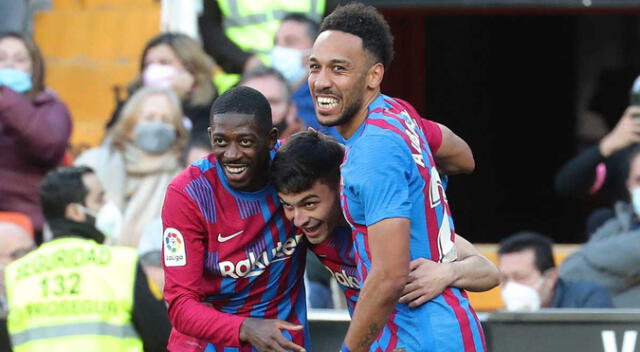 Dembélé, Pedri y Aubameyang celebran el gol del español. La Liga determinó otra cosa. Dembélé, Pedri y Aubameyang celebran el gol del español. La Liga determinó otra cosa.