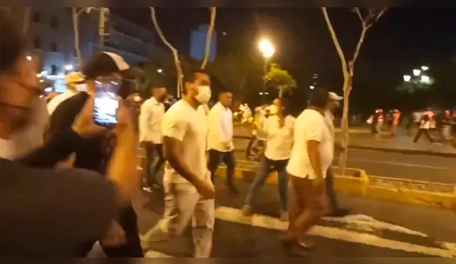 Álvaro Paz de la Barra fue expulsado por los asistentes a la marcha contra Pedro Castillo.