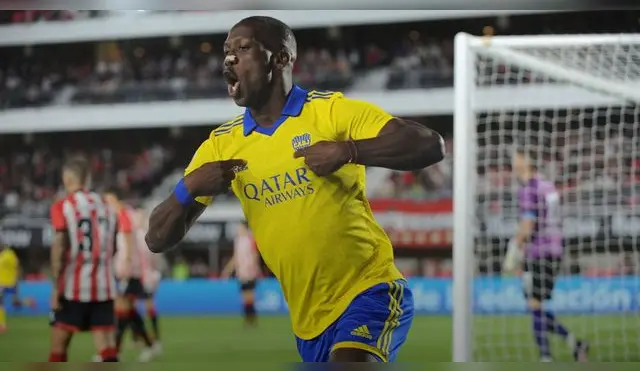 Luis Advíncula marcó su primer gol con Boca Juniors.