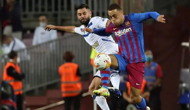 Sergiño Dest tiene contrato con el Barcelona hasta la temporada 2024-25. Foto: EFE.