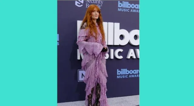 Florence Welch escogió un vestido con olanes y transparencia Florence Welch escogió un vestido con olanes y transparencia