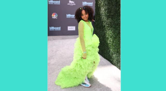 Mary Copeny asistió a los Billboard con un vestido llena de olanes Mary Copeny asistió a los Billboard con un vestido llena de olanes