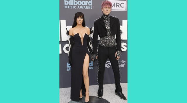 Megan Fox paseo en la Alfombra Roja con un vestido negro con mangas de pedrería formado por David Koma Megan Fox paseo en la Alfombra Roja con un vestido negro con mangas de pedrería formado por David Koma