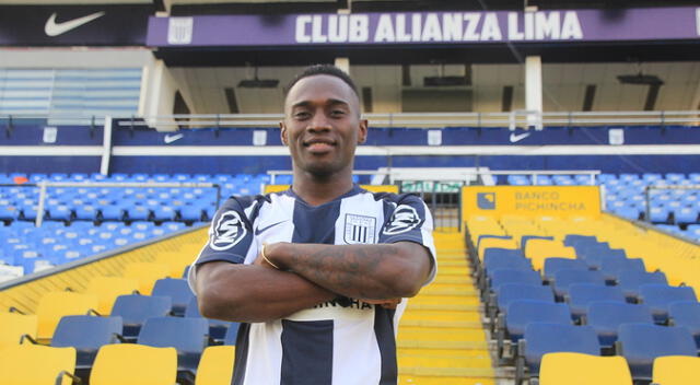 Cristian Zúñiga con camiseta de Alianza Lima