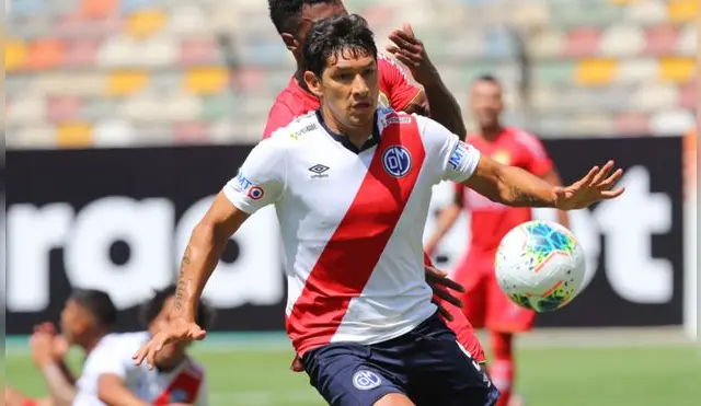 Roberto Ovelar regresó al fútbol peruano en 2021 para firmar por el Deportivo Municipal. Foto: Liga 1
