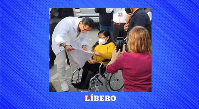 El delantero de la 'Bicolor' firmó y se tomó fotos con sus seguidores. El delantero de la 'Bicolor' firmó y se tomó fotos con sus seguidores.