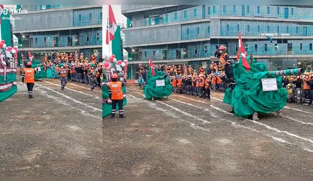 Trabajadores realizan su mini parada militar con un peculiar tanque de guerra.