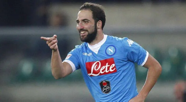 Higuaín logró anotar en 36 ocasiones con el Napoli durante la temporada 2015-2016 y batió un récord en el fútbol italiano.