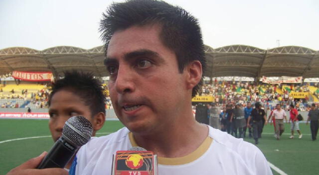 Carlos Barrena demostró que la estatura no era ningún impedimento para jugar al fútbol, ya que pudo llevar una carrera profesional con 1.57 metros.