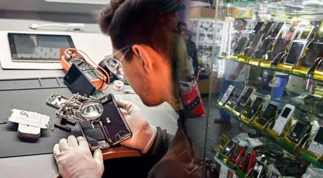 ¿Cuánto gana un técnico reparando celulares en las Malvinas?