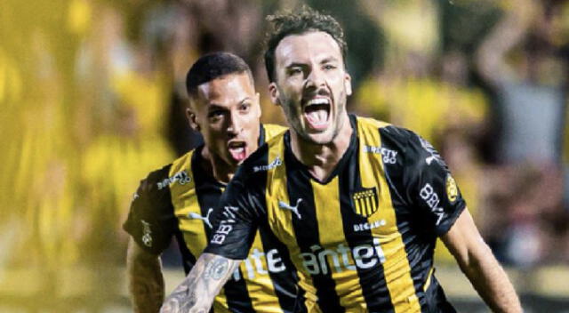 Peñarol derrotó a River Plate por la mínima diferencia. Peñarol derrotó a River Plate por la mínima diferencia.