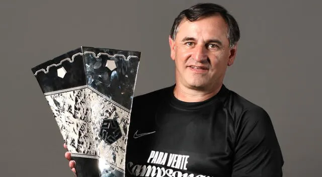 Carlos Bustos deovlió a la gloria a Alianza Lima en 2021.