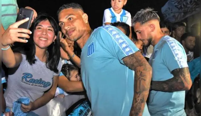 Paolo Guerrero emocionó hasta el llanto a un hincha al darle su camiseta